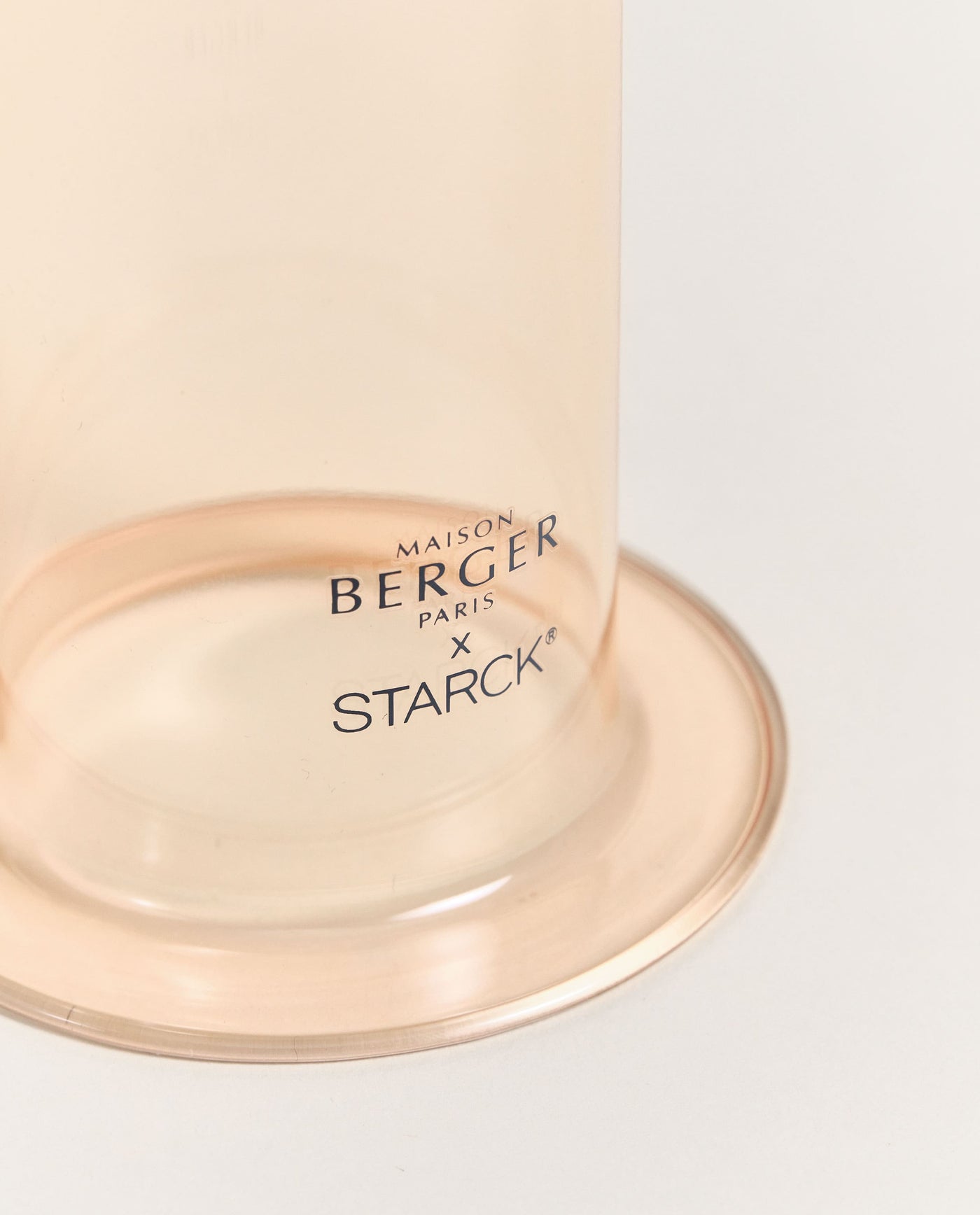 Kerzenhalter + Duftkerze 120 g - Peau de Soie - Maison Berger Paris by Starck Lampe Berger - Maison Berger offizieller Onlineshop DE - AT